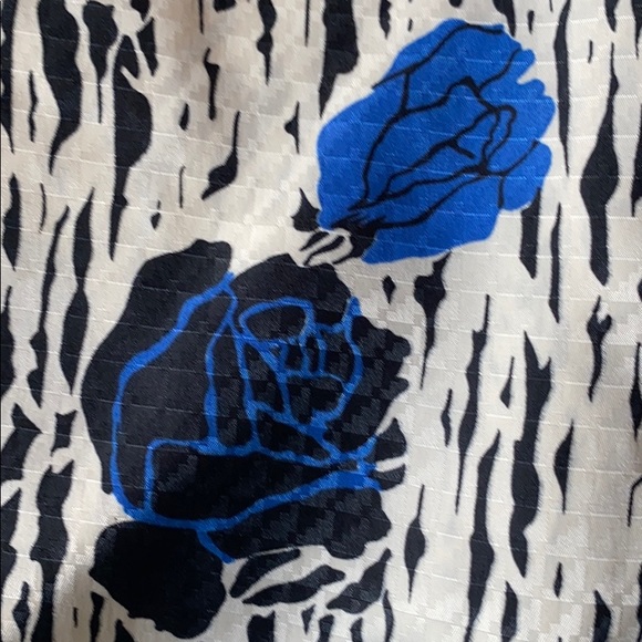 Blue black white floral button down blouse - Picture 7 of 7